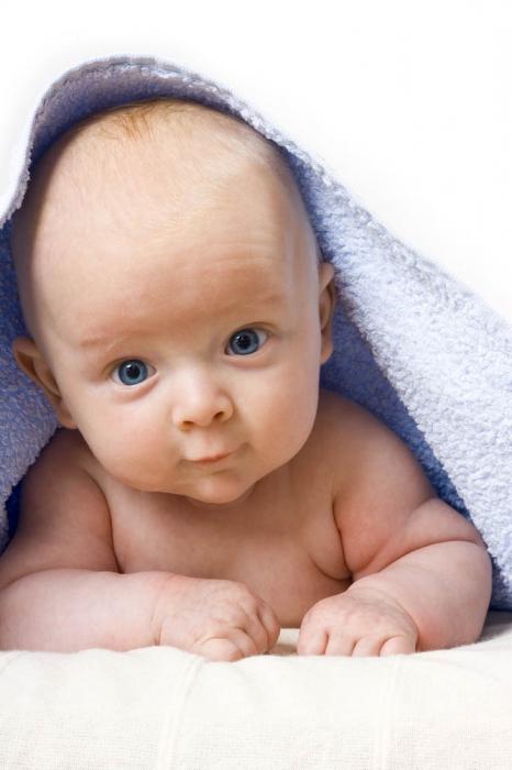 Hoe de eerste baden van een pasgeboren baby te organiseren