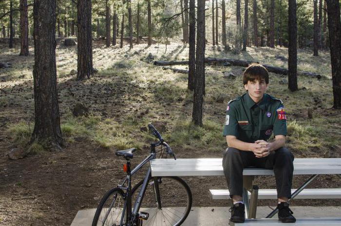 Boy Scout is een jonge verkenner? Definitie, geschiedenis en nuances