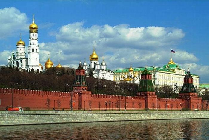 Onafhankelijkheidsdag van Rusland: de geschiedenis van de vakantie en zijn trekken